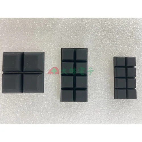 tw-11134211-7ra0r-mcep4xuc321o79 【 大林電子】橡膠腳墊 橡膠黑 方格形 黑膠墊 方格型 3M 背膠 多入裝